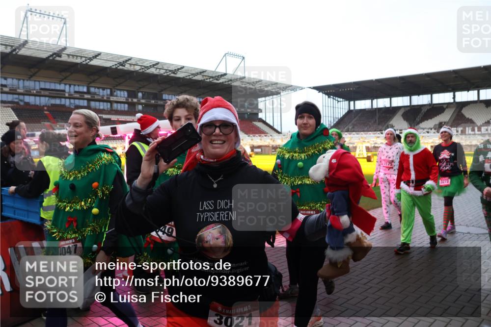07.12.2025 - St. Pauli X-Mass-Run No. 15 Luisa Fischer http://msf.ph/oto/9389677 07.12.2025 12:05:52 Ziel 4047, 49, 15, 3021, 3175, 3273, 666, 860, 1244, 1303, 1304, 1444, 1445, 1446, 1781, 2227, 3268, 3273, 3279, 3372, 4719, 4729, 4748, 4787, 4788, 4789 meine-sportfotos.de