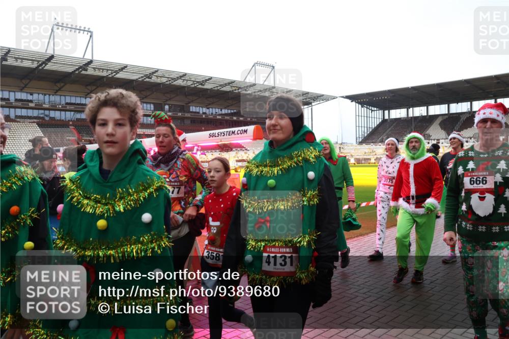 07.12.2025 - St. Pauli X-Mass-Run No. 15 Luisa Fischer http://msf.ph/oto/9389680 07.12.2025 12:05:52 Ziel 15, 4049, 77, 90, 358, 15, 4131, 15, 666, 666, 860, 1244, 1303, 1304, 1444, 1445, 1446, 1781, 2227, 3268, 3273, 3279, 3372, 4719, 4729, 4748, 4787, 4788, 4789 meine-sportfotos.de