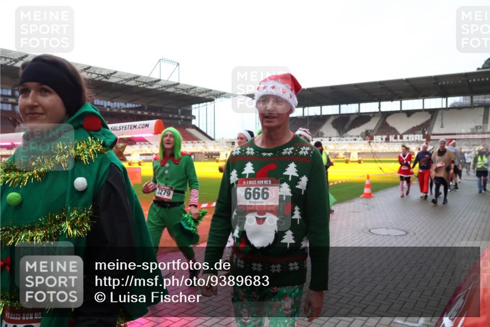 07.12.2025 - St. Pauli X-Mass-Run No. 15 Luisa Fischer http://msf.ph/oto/9389683 07.12.2025 12:05:53 Ziel 3279, 15, 666, 666, 860, 1244, 1303, 1304, 1444, 1445, 1446, 1781, 2227, 3268, 3273, 3279, 3372, 4719, 4729, 4748, 4787, 4788, 4789 meine-sportfotos.de