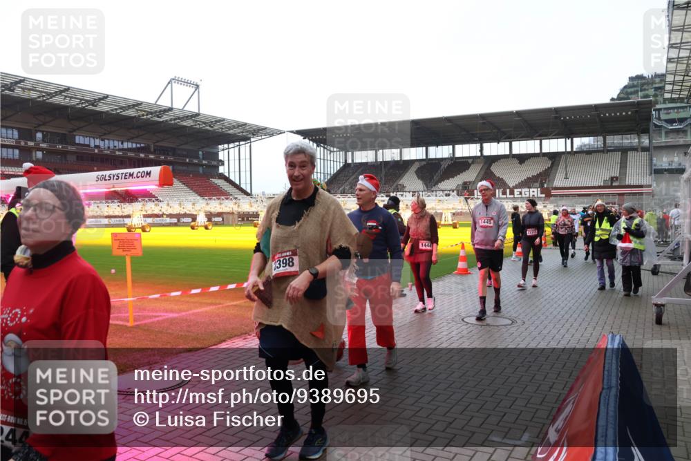 07.12.2025 - St. Pauli X-Mass-Run No. 15 Luisa Fischer http://msf.ph/oto/9389695 07.12.2025 12:06:01 Ziel 15, 244, 2398, 1444, 1445, 2227, 5, 6, 666, 860, 1244, 1303, 1304, 1444, 1445, 1446, 1781, 2227, 3106, 3107, 3137, 3268, 3273, 3279, 4176, 4307, 4326, 4327, 4357, 4719, 4729, 4748, 4787, 4788, 4789 meine-sportfotos.de