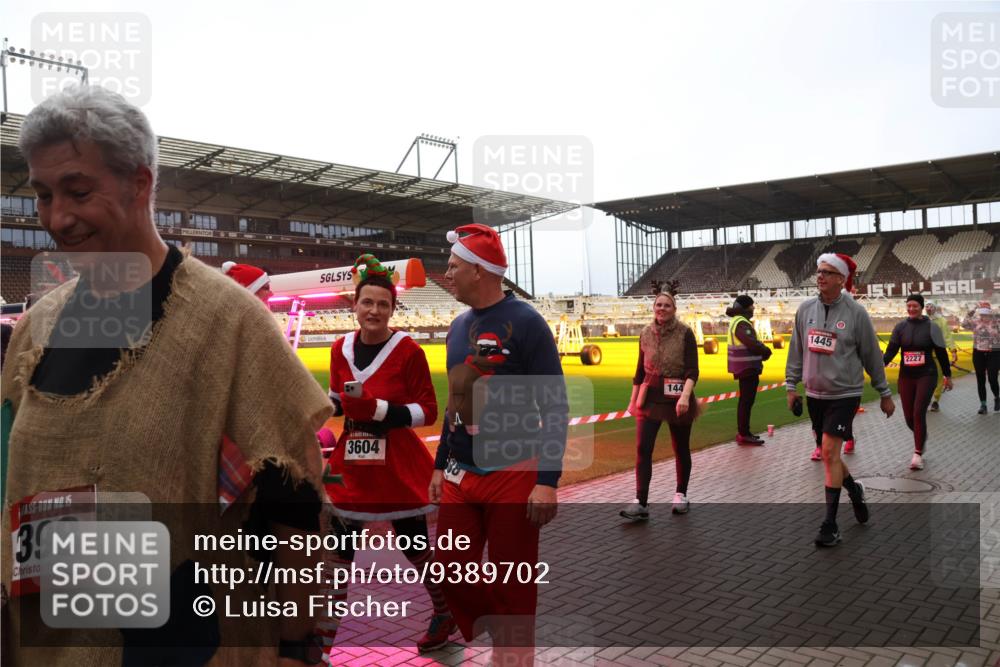 07.12.2025 - St. Pauli X-Mass-Run No. 15 Luisa Fischer http://msf.ph/oto/9389702 07.12.2025 12:06:03 Ziel 15, 398, 3604, 144, 1445, 2227, 5, 6, 666, 860, 1244, 1303, 1304, 1446, 1781, 2227, 3106, 3107, 3137, 3268, 3273, 3279, 4176, 4307, 4326, 4327, 4357, 4719, 4729, 4748, 4787, 4788, 4789 meine-sportfotos.de