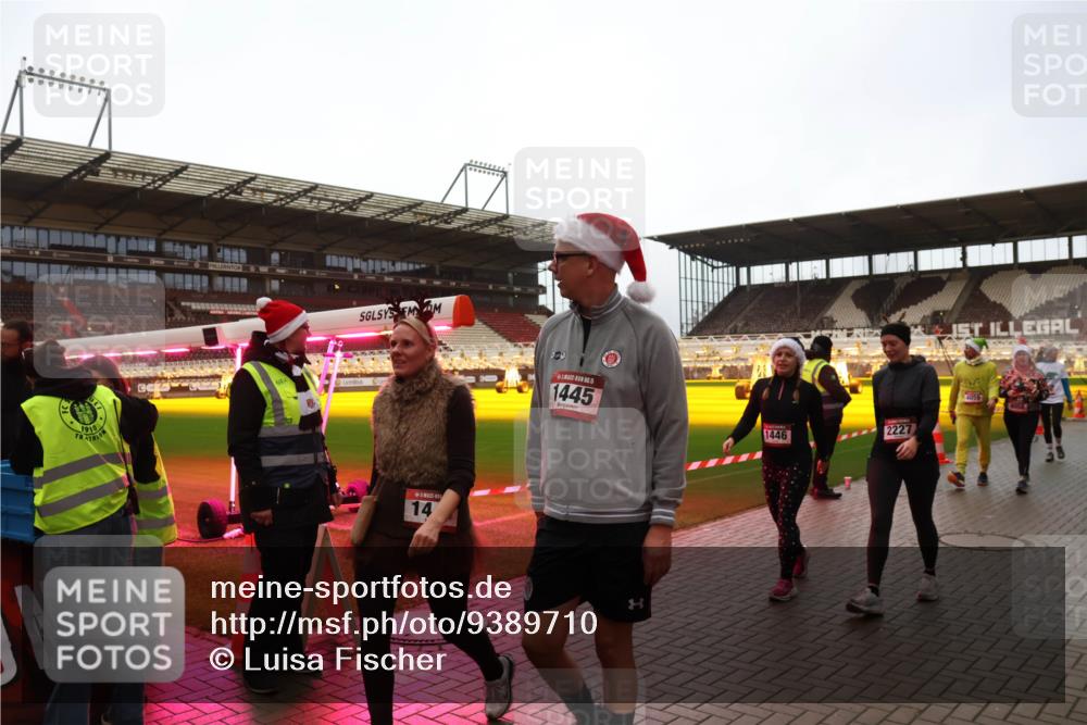 07.12.2025 - St. Pauli X-Mass-Run No. 15 Luisa Fischer http://msf.ph/oto/9389710 07.12.2025 12:06:06 Ziel 0161, 6314, 14, 1445, 1446, 2227, 4059, 5, 6, 666, 760, 768, 860, 1244, 1303, 1781, 2227, 3106, 3107, 3137, 3268, 4019, 4020, 4176, 4307, 4326, 4327, 4357, 4719, 4729, 4748, 4787, 4788, 4789 meine-sportfotos.de