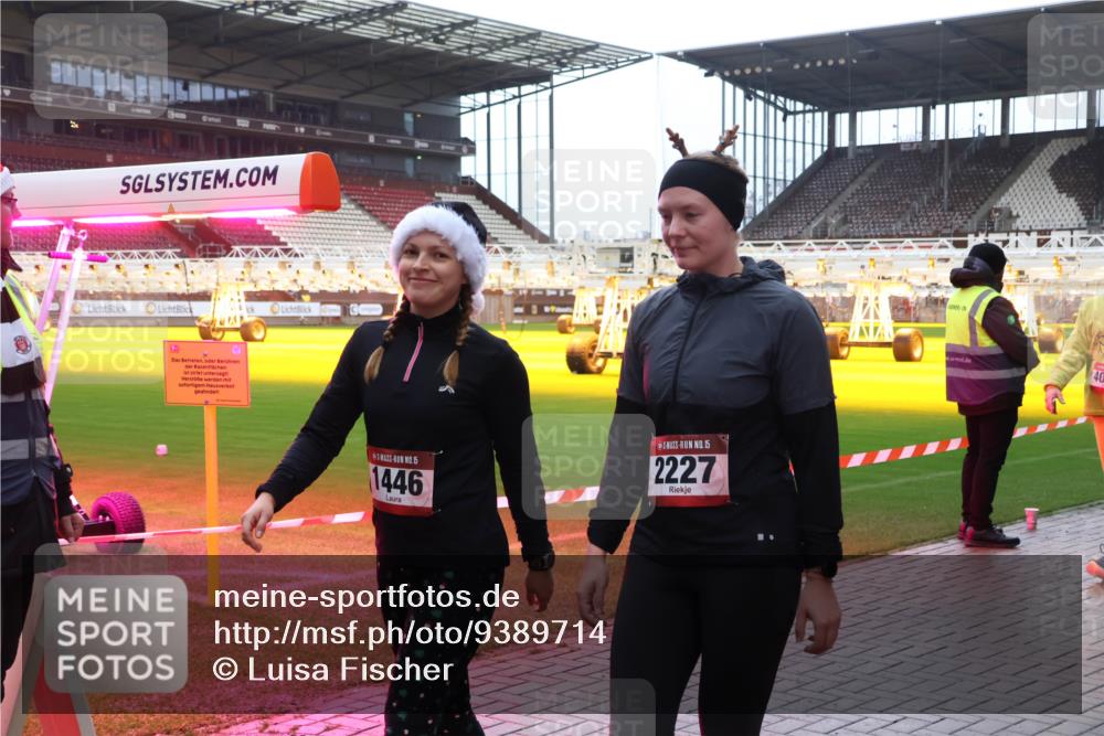 07.12.2025 - St. Pauli X-Mass-Run No. 15 Luisa Fischer http://msf.ph/oto/9389714 07.12.2025 12:06:07 Ziel 1, 15, 1446, 15, 2227, 40, 5, 6, 666, 760, 768, 860, 1244, 1303, 1781, 2227, 3106, 3107, 3137, 4019, 4020, 4176, 4307, 4326, 4327, 4357, 4719, 4729, 4748, 4787, 4788, 4789 meine-sportfotos.de