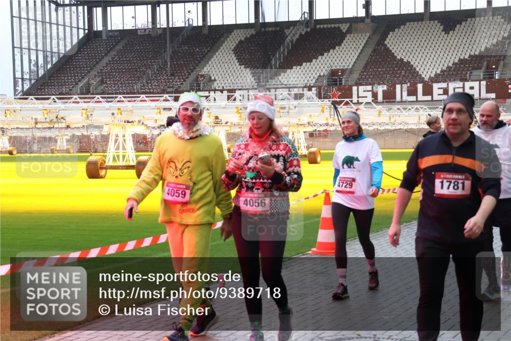 07.12.2025 - St. Pauli X-Mass-Run No. 15 Luisa Fischer http://msf.ph/oto/9389718 07.12.2025 12:06:09 Ziel 4059, 4056, 4729, 1781, 5, 6, 666, 760, 768, 860, 1038, 1244, 1303, 1781, 2227, 3106, 3107, 3137, 4019, 4020, 4176, 4307, 4326, 4327, 4357, 4719, 4729, 4787, 4788, 4789 meine-sportfotos.de