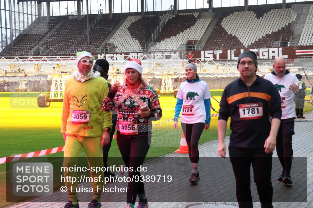 07.12.2025 - St. Pauli X-Mass-Run No. 15 Luisa Fischer http://msf.ph/oto/9389719 07.12.2025 12:06:09 Ziel 017, 4059, 4056, 4729, 1781, 9, 5, 6, 666, 760, 768, 860, 1038, 1244, 1303, 1781, 2227, 3106, 3107, 3137, 4019, 4020, 4176, 4307, 4326, 4327, 4357, 4719, 4729, 4787, 4788, 4789 meine-sportfotos.de