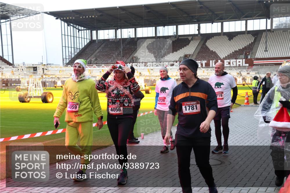 07.12.2025 - St. Pauli X-Mass-Run No. 15 Luisa Fischer http://msf.ph/oto/9389723 07.12.2025 12:06:10 Ziel 4059, 4056, 4729, 15, 1781, 719, 5, 6, 760, 768, 1038, 1244, 1303, 1781, 2227, 3106, 3107, 3137, 4019, 4020, 4176, 4307, 4326, 4327, 4357, 4405, 4413, 4719, 4729, 4787, 4788, 4789 meine-sportfotos.de