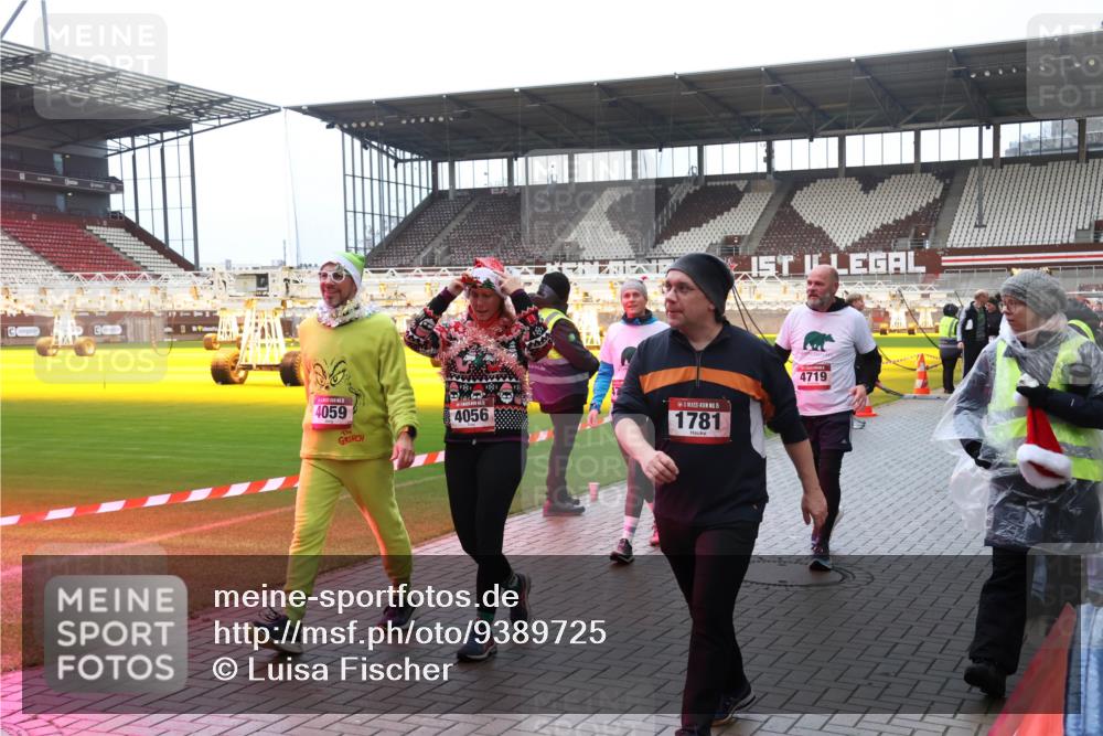 07.12.2025 - St. Pauli X-Mass-Run No. 15 Luisa Fischer http://msf.ph/oto/9389725 07.12.2025 12:06:10 Ziel 4059, 4056, 15, 1781, 4719, 5, 6, 760, 768, 1038, 1244, 1303, 1781, 2227, 3106, 3107, 3137, 4019, 4020, 4176, 4307, 4326, 4327, 4357, 4405, 4413, 4719, 4729, 4787, 4788, 4789 meine-sportfotos.de