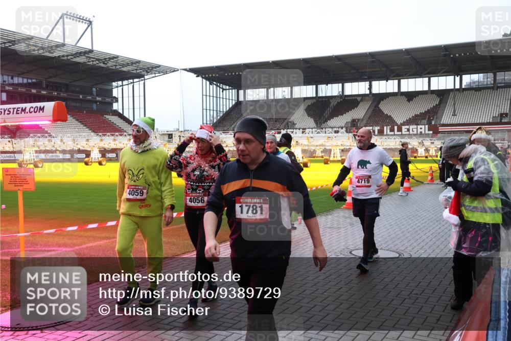 07.12.2025 - St. Pauli X-Mass-Run No. 15 Luisa Fischer http://msf.ph/oto/9389729 07.12.2025 12:06:11 Ziel 4059, 4056, 15, 1781, 4719, 5, 6, 760, 768, 1038, 1244, 1303, 1781, 2227, 3106, 3107, 3137, 4019, 4020, 4176, 4307, 4326, 4327, 4357, 4405, 4413, 4719, 4729, 4787, 4788, 4789 meine-sportfotos.de