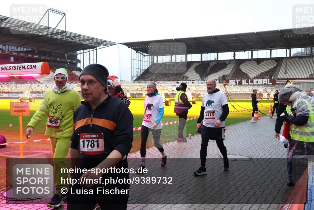 07.12.2025 - St. Pauli X-Mass-Run No. 15 Luisa Fischer http://msf.ph/oto/9389732 07.12.2025 12:06:12 Ziel 4059, 15, 1781, 4729, 4719, 5, 6, 760, 768, 1038, 1244, 1303, 1781, 2227, 3106, 3107, 3137, 4019, 4020, 4176, 4307, 4326, 4327, 4357, 4405, 4413, 4719, 4729, 4787, 4788, 4789 meine-sportfotos.de
