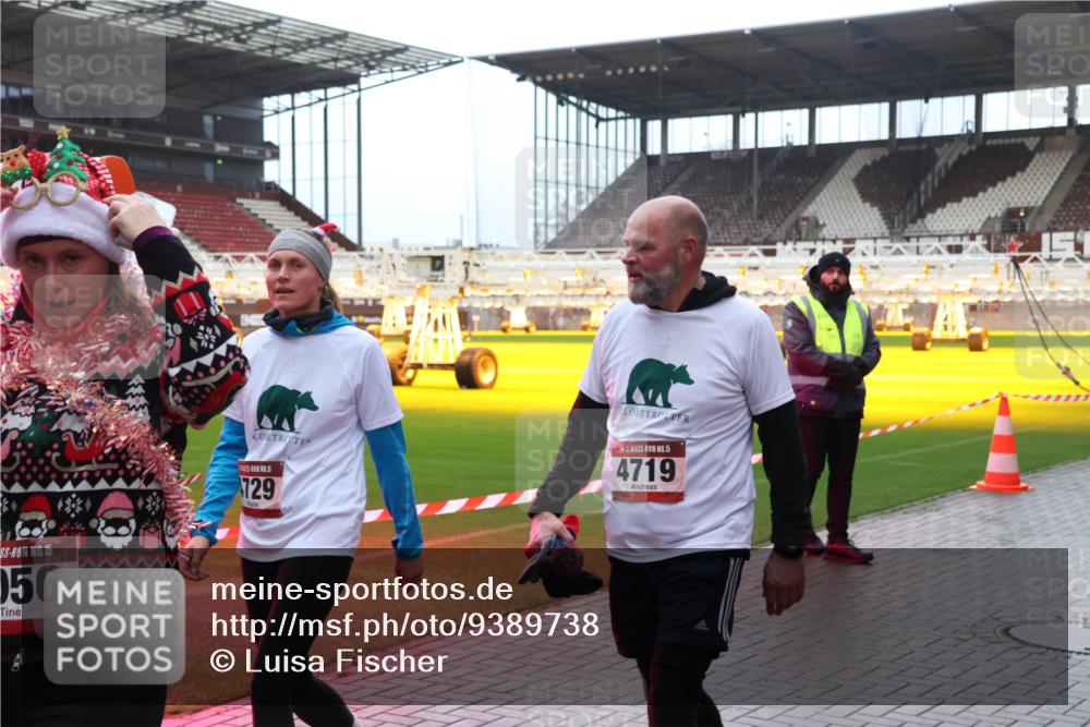 07.12.2025 - St. Pauli X-Mass-Run No. 15 Luisa Fischer http://msf.ph/oto/9389738 07.12.2025 12:06:14 Ziel 15, 056, 15, 729, 15, 4719, 5, 6, 760, 768, 1038, 1244, 1303, 1781, 2227, 3106, 3107, 3137, 4019, 4020, 4176, 4307, 4326, 4327, 4357, 4405, 4413, 4719, 4729, 4787, 4788, 4789 meine-sportfotos.de