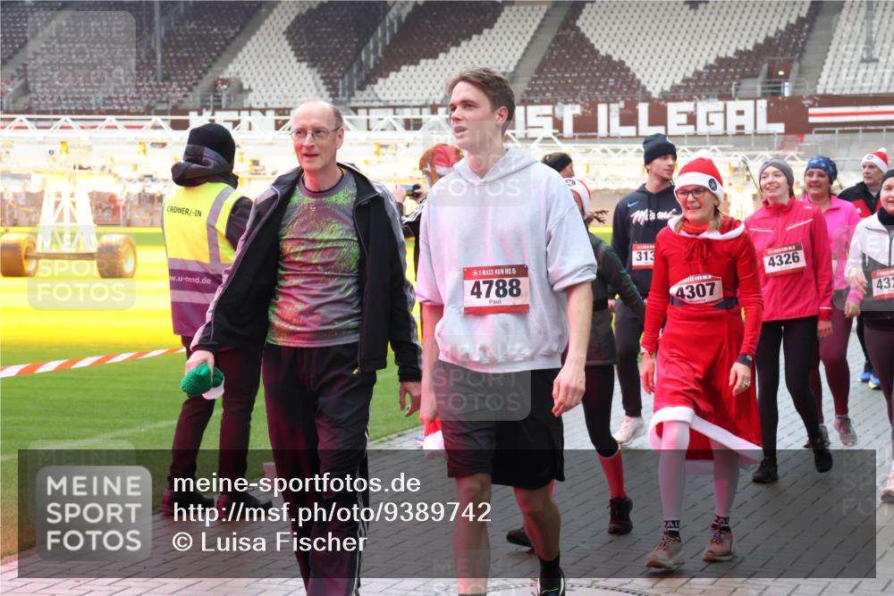 07.12.2025 - St. Pauli X-Mass-Run No. 15 Luisa Fischer http://msf.ph/oto/9389742 07.12.2025 12:06:25 Ziel 15, 4788, 313, 4326, 4307, 432, 5, 6, 173, 189, 760, 768, 1038, 3106, 3107, 3137, 4019, 4020, 4176, 4307, 4326, 4327, 4357, 4405, 4413, 4729, 4787, 4788 meine-sportfotos.de
