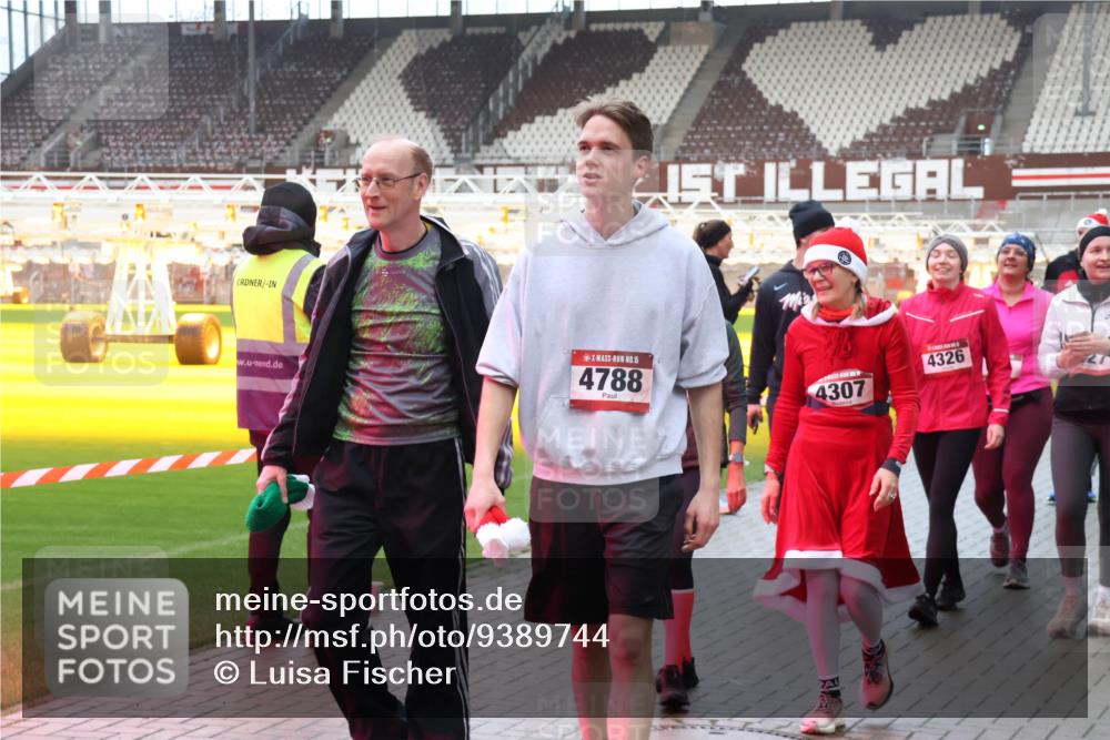 07.12.2025 - St. Pauli X-Mass-Run No. 15 Luisa Fischer http://msf.ph/oto/9389744 07.12.2025 12:06:25 Ziel 15, 4788, 4326, 4307, 5, 6, 173, 189, 760, 768, 1038, 3106, 3107, 3137, 4019, 4020, 4176, 4307, 4326, 4327, 4357, 4405, 4413, 4729, 4787, 4788 meine-sportfotos.de