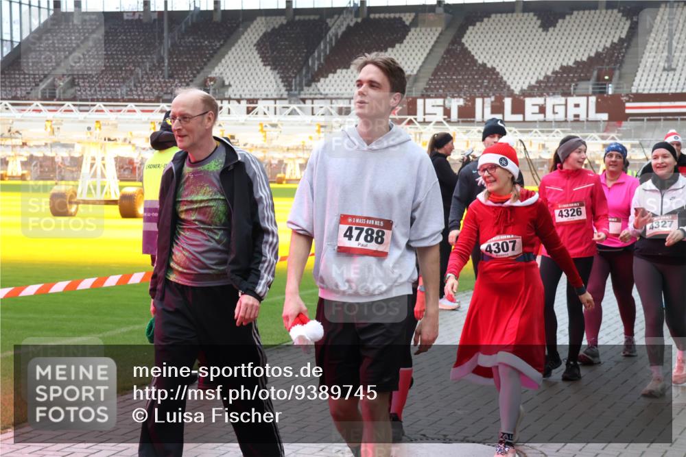 07.12.2025 - St. Pauli X-Mass-Run No. 15 Luisa Fischer http://msf.ph/oto/9389745 07.12.2025 12:06:25 Ziel 15, 4788, 4307, 4326, 4327, 5, 6, 173, 189, 760, 768, 1038, 3106, 3107, 3137, 4019, 4020, 4176, 4307, 4326, 4327, 4357, 4405, 4413, 4729, 4787, 4788 meine-sportfotos.de