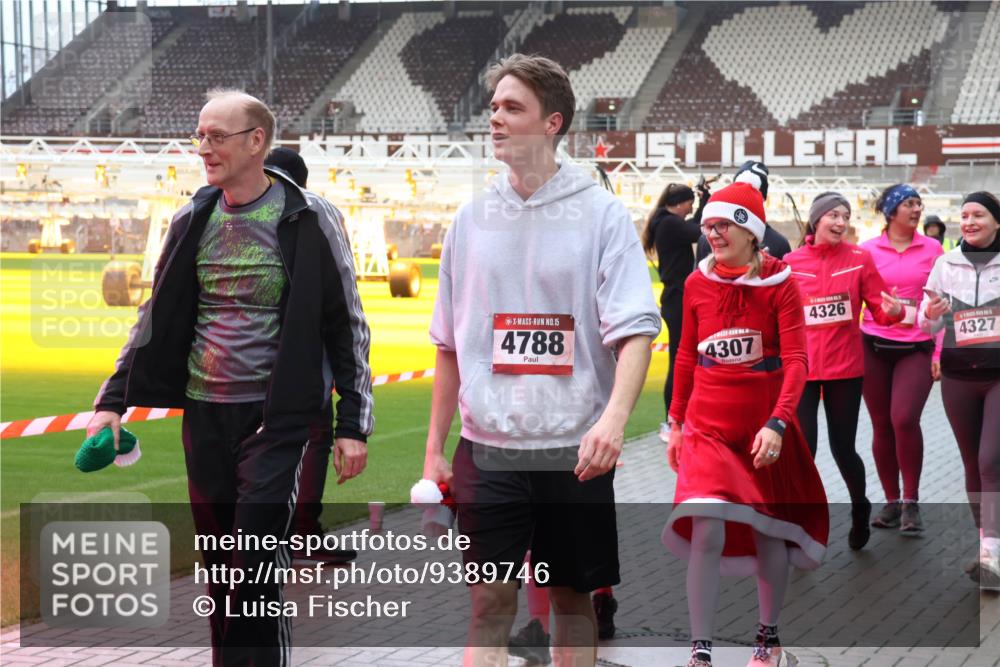 07.12.2025 - St. Pauli X-Mass-Run No. 15 Luisa Fischer http://msf.ph/oto/9389746 07.12.2025 12:06:26 Ziel 15, 4788, 4307, 4326, 4327, 5, 6, 173, 189, 760, 768, 1038, 1956, 1957, 3106, 3107, 3137, 4019, 4020, 4176, 4307, 4326, 4327, 4357, 4405, 4413, 4788 meine-sportfotos.de