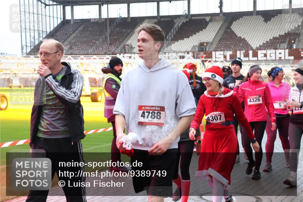 07.12.2025 - St. Pauli X-Mass-Run No. 15 Luisa Fischer http://msf.ph/oto/9389749 07.12.2025 12:06:26 Ziel 15, 4788, 4307, 4326, 5, 432, 5, 6, 173, 189, 760, 768, 1038, 1956, 1957, 3106, 3107, 3137, 4019, 4020, 4176, 4307, 4326, 4327, 4357, 4405, 4413, 4788 meine-sportfotos.de