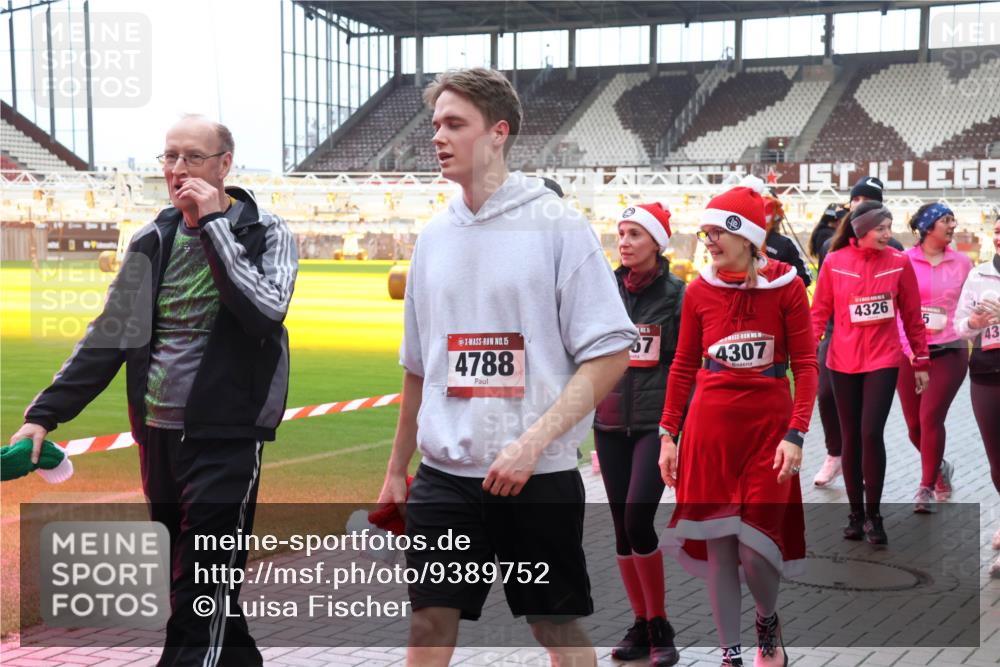 07.12.2025 - St. Pauli X-Mass-Run No. 15 Luisa Fischer http://msf.ph/oto/9389752 07.12.2025 12:06:27 Ziel 15, 4788, 67, 4307, 4326, 43, 5, 6, 173, 189, 760, 768, 1038, 1956, 1957, 3106, 3107, 3137, 4019, 4020, 4176, 4307, 4326, 4327, 4357, 4405, 4413 meine-sportfotos.de