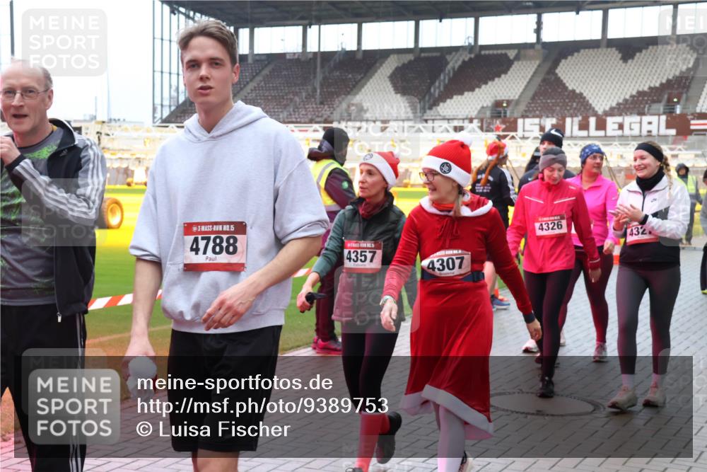 07.12.2025 - St. Pauli X-Mass-Run No. 15 Luisa Fischer http://msf.ph/oto/9389753 07.12.2025 12:06:27 Ziel 15, 4788, 4357, 4307, 4326, 432, 5, 6, 173, 189, 760, 768, 1038, 1956, 1957, 3106, 3107, 3137, 4019, 4020, 4176, 4307, 4326, 4327, 4357, 4405, 4413 meine-sportfotos.de