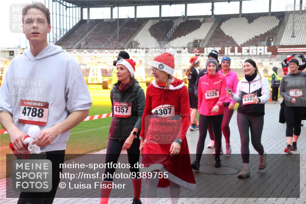 07.12.2025 - St. Pauli X-Mass-Run No. 15 Luisa Fischer http://msf.ph/oto/9389755 07.12.2025 12:06:28 Ziel 15, 4788, 4357, 4307, 4326, 4322, 6, 5, 6, 173, 189, 760, 768, 1038, 1353, 1956, 1957, 2018, 3106, 3107, 3137, 4019, 4020, 4176, 4307, 4326, 4327, 4357, 4405, 4413 meine-sportfotos.de