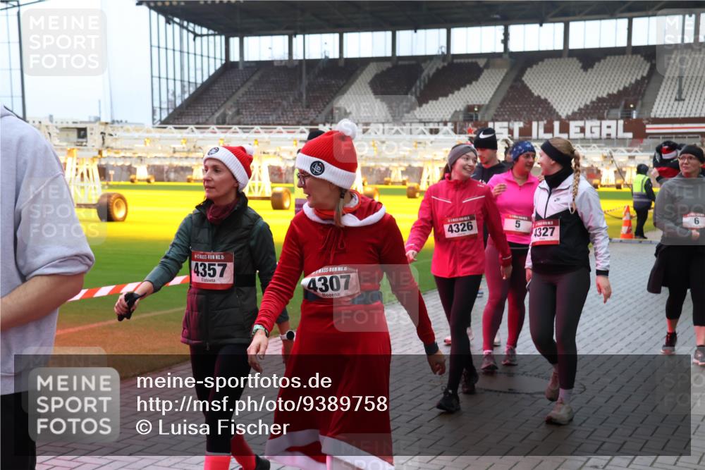 07.12.2025 - St. Pauli X-Mass-Run No. 15 Luisa Fischer http://msf.ph/oto/9389758 07.12.2025 12:06:28 Ziel 15, 4357, 15, 4307, 4326, 5, 4327, 6, 5, 6, 173, 189, 760, 768, 1038, 1353, 1956, 1957, 2018, 3106, 3107, 3137, 4019, 4020, 4176, 4307, 4326, 4327, 4357, 4405, 4413 meine-sportfotos.de
