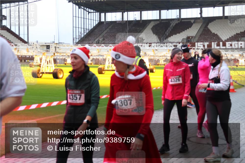 07.12.2025 - St. Pauli X-Mass-Run No. 15 Luisa Fischer http://msf.ph/oto/9389759 07.12.2025 12:06:29 Ziel 4357, 4307, 4326, 5, 6, 173, 189, 760, 768, 1038, 1353, 1956, 1957, 2018, 3106, 3107, 3137, 4019, 4020, 4176, 4307, 4326, 4327, 4357, 4405, 4413 meine-sportfotos.de