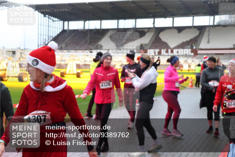 07.12.2025 - St. Pauli X-Mass-Run No. 15 Luisa Fischer http://msf.ph/oto/9389762 07.12.2025 12:06:29 Ziel 4307, 4326, 1474, 5, 6, 173, 189, 760, 768, 1038, 1353, 1956, 1957, 2018, 3106, 3107, 3137, 4019, 4020, 4176, 4307, 4326, 4327, 4357, 4405, 4413 meine-sportfotos.de