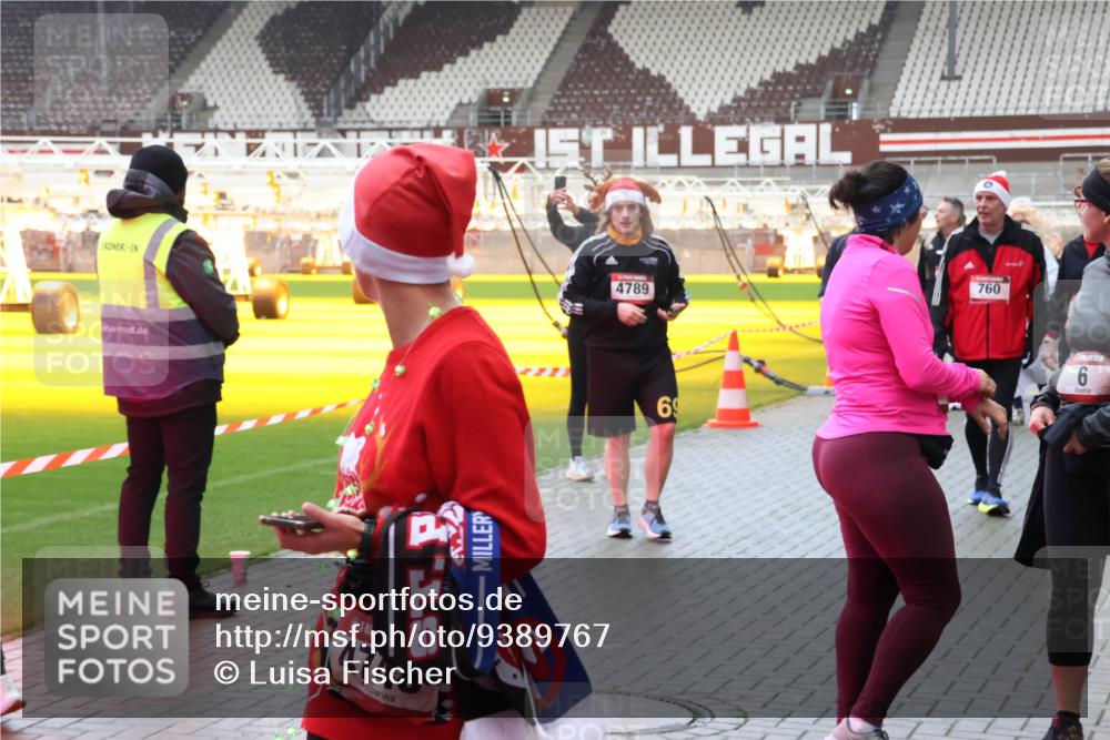 07.12.2025 - St. Pauli X-Mass-Run No. 15 Luisa Fischer http://msf.ph/oto/9389767 07.12.2025 12:06:32 Ziel 474, 4789, 69, 760, 30, 6, 5, 6, 173, 189, 760, 768, 1038, 1347, 1351, 1353, 1956, 1957, 2018, 2415, 3106, 3107, 3137, 4019, 4020, 4176, 4307, 4326, 4327, 4357, 4405, 4413 meine-sportfotos.de