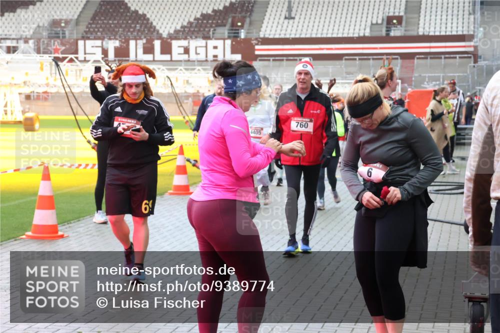 07.12.2025 - St. Pauli X-Mass-Run No. 15 Luisa Fischer http://msf.ph/oto/9389774 07.12.2025 12:06:34 Ziel 6, 4405, 760, 60, 5, 6, 173, 189, 760, 768, 1038, 1347, 1351, 1353, 1956, 1957, 2018, 2415, 3106, 3107, 3137, 4019, 4020, 4176, 4219, 4307, 4326, 4327, 4357, 4405, 4413 meine-sportfotos.de