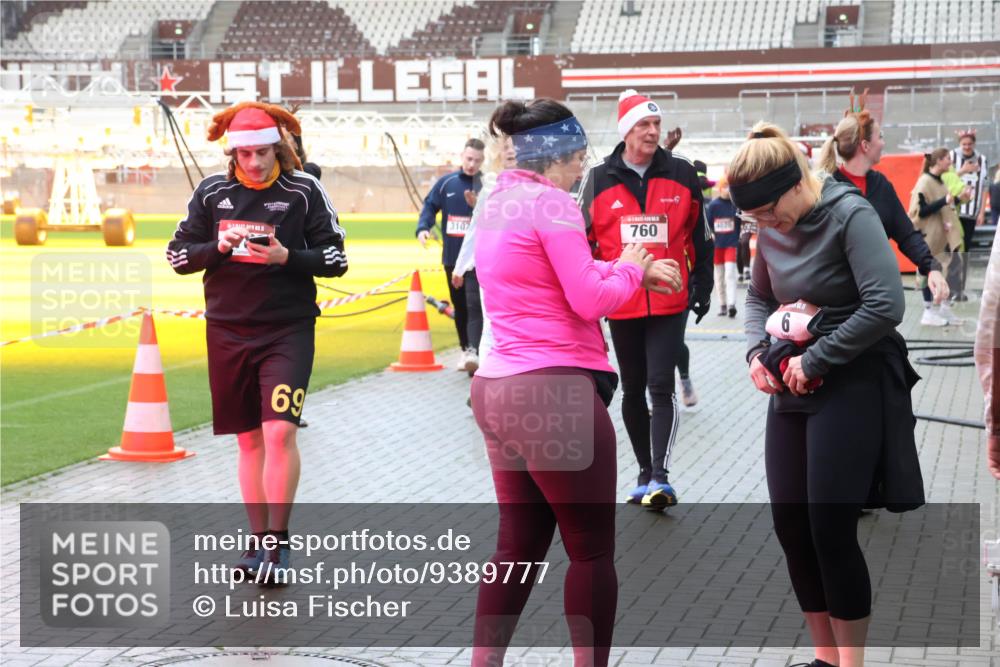 07.12.2025 - St. Pauli X-Mass-Run No. 15 Luisa Fischer http://msf.ph/oto/9389777 07.12.2025 12:06:34 Ziel 3107, 760, 69, 16, 5, 6, 173, 189, 760, 768, 1038, 1347, 1351, 1353, 1956, 1957, 2018, 2415, 3106, 3107, 3137, 4019, 4020, 4176, 4219, 4307, 4326, 4327, 4357, 4405, 4413 meine-sportfotos.de