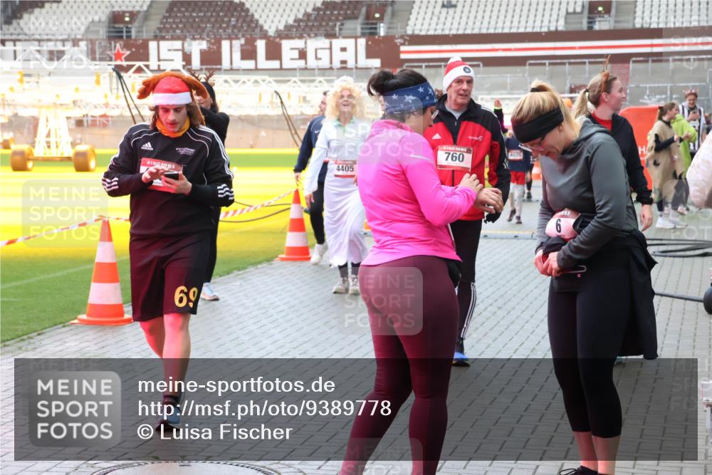 07.12.2025 - St. Pauli X-Mass-Run No. 15 Luisa Fischer http://msf.ph/oto/9389778 07.12.2025 12:06:35 Ziel 15, 69, 4405, 760, 16, 4070, 5, 6, 173, 189, 760, 768, 1038, 1347, 1351, 1353, 1956, 1957, 2018, 2415, 3106, 3107, 3137, 4019, 4020, 4176, 4219, 4307, 4326, 4327, 4357, 4405, 4413 meine-sportfotos.de