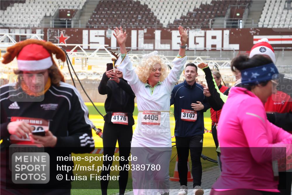 07.12.2025 - St. Pauli X-Mass-Run No. 15 Luisa Fischer http://msf.ph/oto/9389780 07.12.2025 12:06:36 Ziel 4176, 15, 4405, 3107, 5, 6, 173, 189, 760, 768, 1038, 1347, 1351, 1353, 1956, 1957, 2018, 2415, 3106, 3107, 3137, 4019, 4020, 4176, 4217, 4219, 4307, 4326, 4327, 4357, 4405, 4413 meine-sportfotos.de