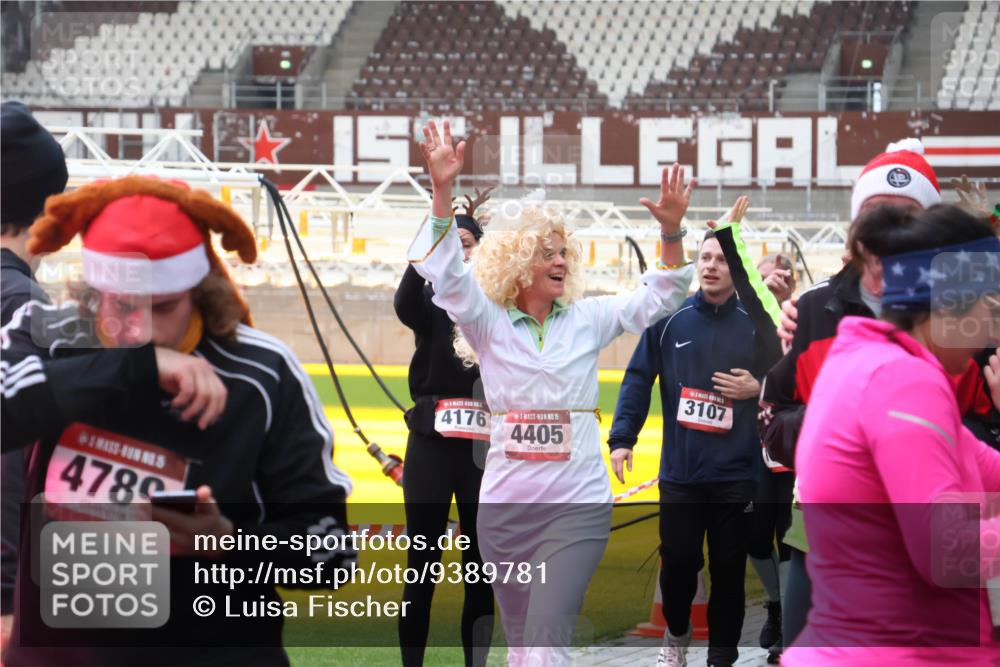 07.12.2025 - St. Pauli X-Mass-Run No. 15 Luisa Fischer http://msf.ph/oto/9389781 07.12.2025 12:06:37 Ziel 4789, 45, 4176, 15, 4405, 3107, 5, 6, 173, 189, 760, 768, 1038, 1347, 1351, 1353, 1956, 1957, 2018, 2415, 3106, 3107, 3137, 4019, 4020, 4176, 4217, 4219, 4222, 4307, 4326, 4327, 4357, 4405, 4413 meine-sportfotos.de