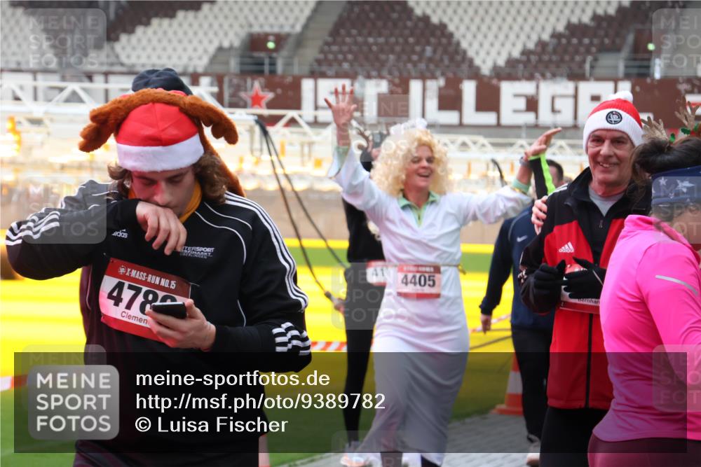 07.12.2025 - St. Pauli X-Mass-Run No. 15 Luisa Fischer http://msf.ph/oto/9389782 07.12.2025 12:06:37 Ziel 15, 478, 41, 4405, 5, 6, 173, 189, 760, 768, 1038, 1347, 1351, 1353, 1956, 1957, 2018, 2415, 3106, 3107, 3137, 4019, 4020, 4176, 4217, 4219, 4222, 4307, 4326, 4327, 4357, 4405, 4413 meine-sportfotos.de