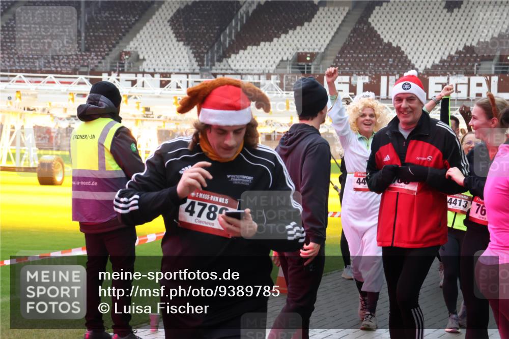 07.12.2025 - St. Pauli X-Mass-Run No. 15 Luisa Fischer http://msf.ph/oto/9389785 07.12.2025 12:06:38 Ziel 44, 15, 478, 4413, 76, 5, 6, 173, 189, 760, 768, 1038, 1347, 1351, 1353, 1956, 1957, 2018, 2415, 3106, 3107, 3137, 4019, 4020, 4176, 4217, 4219, 4222, 4307, 4326, 4327, 4357, 4405, 4413 meine-sportfotos.de