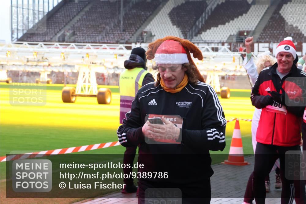 07.12.2025 - St. Pauli X-Mass-Run No. 15 Luisa Fischer http://msf.ph/oto/9389786 07.12.2025 12:06:38 Ziel 760, 15, 5, 6, 173, 189, 760, 768, 1038, 1347, 1351, 1353, 1956, 1957, 2018, 2415, 3106, 3107, 3137, 4019, 4020, 4176, 4217, 4219, 4222, 4307, 4326, 4327, 4357, 4405, 4413 meine-sportfotos.de