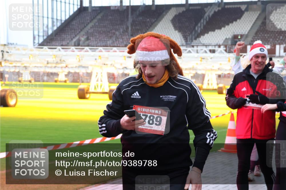 07.12.2025 - St. Pauli X-Mass-Run No. 15 Luisa Fischer http://msf.ph/oto/9389788 07.12.2025 12:06:39 Ziel 15, 789, 5, 6, 173, 189, 760, 768, 1038, 1347, 1351, 1353, 1956, 1957, 2018, 2415, 3106, 3107, 3137, 4019, 4020, 4176, 4217, 4219, 4222, 4307, 4326, 4327, 4357, 4405, 4413 meine-sportfotos.de