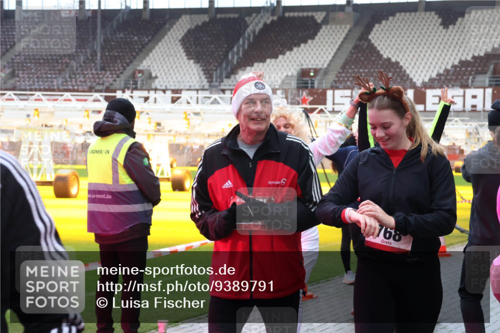 07.12.2025 - St. Pauli X-Mass-Run No. 15 Luisa Fischer http://msf.ph/oto/9389791 07.12.2025 12:06:40 Ziel 15, 768, 5, 6, 173, 189, 760, 768, 1038, 1347, 1351, 1353, 1956, 1957, 2018, 2415, 3106, 3107, 3137, 4019, 4020, 4176, 4217, 4219, 4222, 4307, 4326, 4327, 4357, 4405, 4413 meine-sportfotos.de
