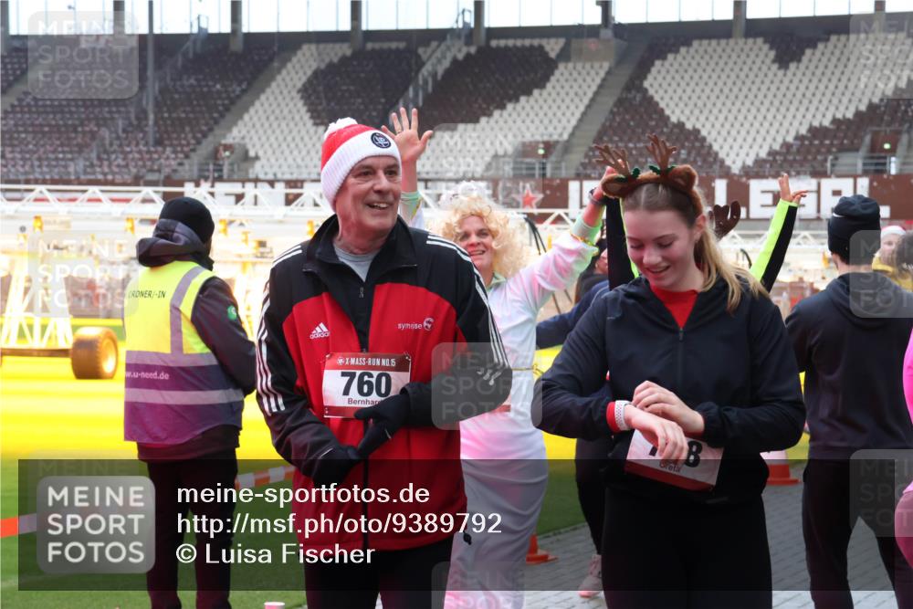 07.12.2025 - St. Pauli X-Mass-Run No. 15 Luisa Fischer http://msf.ph/oto/9389792 07.12.2025 12:06:40 Ziel 15, 760, 5, 6, 173, 189, 760, 768, 1038, 1347, 1351, 1353, 1956, 1957, 2018, 2415, 3106, 3107, 3137, 4019, 4020, 4176, 4217, 4219, 4222, 4307, 4326, 4327, 4357, 4405, 4413 meine-sportfotos.de
