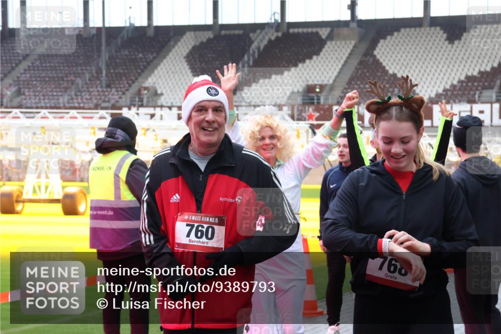 07.12.2025 - St. Pauli X-Mass-Run No. 15 Luisa Fischer http://msf.ph/oto/9389793 07.12.2025 12:06:40 Ziel 15, 760, 768, 5, 6, 173, 189, 760, 768, 1038, 1347, 1351, 1353, 1956, 1957, 2018, 2415, 3106, 3107, 3137, 4019, 4020, 4176, 4217, 4219, 4222, 4307, 4326, 4327, 4357, 4405, 4413 meine-sportfotos.de