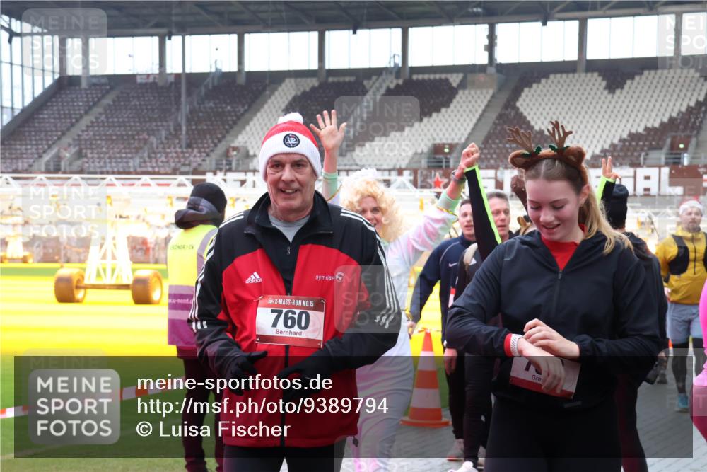 07.12.2025 - St. Pauli X-Mass-Run No. 15 Luisa Fischer http://msf.ph/oto/9389794 07.12.2025 12:06:41 Ziel 15, 760, 5, 6, 173, 189, 760, 768, 1038, 1347, 1351, 1353, 1956, 1957, 2018, 2415, 3106, 3107, 3137, 4019, 4020, 4176, 4217, 4219, 4222, 4307, 4326, 4327, 4357, 4405, 4413, 4783, 4784 meine-sportfotos.de
