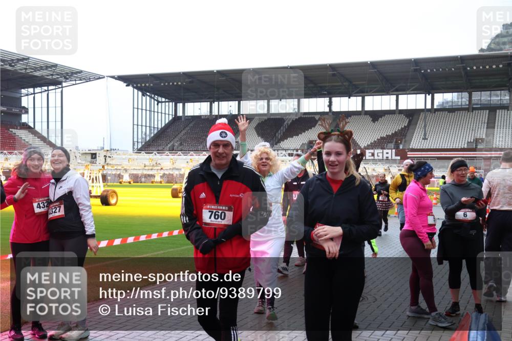 07.12.2025 - St. Pauli X-Mass-Run No. 15 Luisa Fischer http://msf.ph/oto/9389799 07.12.2025 12:06:42 Ziel 432, 327, 15, 760, 13, 6, 5, 6, 173, 189, 760, 768, 1038, 1347, 1351, 1353, 1956, 1957, 2018, 2415, 3106, 3107, 3137, 4019, 4020, 4176, 4217, 4219, 4222, 4307, 4326, 4327, 4357, 4405, 4413, 4783, 4784 meine-sportfotos.de