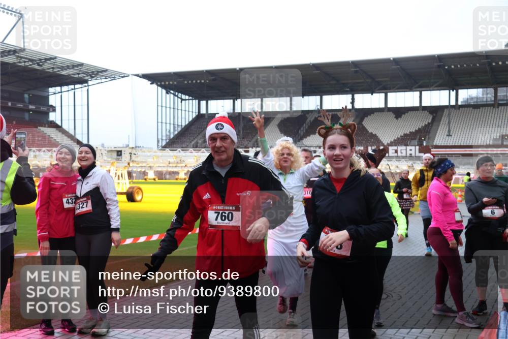 07.12.2025 - St. Pauli X-Mass-Run No. 15 Luisa Fischer http://msf.ph/oto/9389800 07.12.2025 12:06:42 Ziel 432, 1327, 15, 760, 310, 6, 5, 6, 173, 189, 760, 768, 1038, 1347, 1351, 1353, 1956, 1957, 2018, 2415, 3106, 3107, 3137, 4019, 4020, 4176, 4217, 4219, 4222, 4307, 4326, 4327, 4357, 4405, 4413, 4783, 4784 meine-sportfotos.de