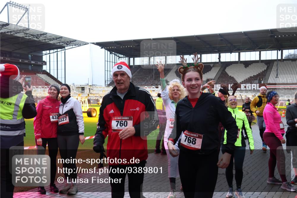 07.12.2025 - St. Pauli X-Mass-Run No. 15 Luisa Fischer http://msf.ph/oto/9389801 07.12.2025 12:06:42 Ziel 432, 4327, 15, 760, 44, 15, 768, 5, 5, 6, 173, 189, 760, 768, 1038, 1347, 1351, 1353, 1956, 1957, 2018, 2415, 3106, 3107, 3137, 4019, 4020, 4176, 4217, 4219, 4222, 4307, 4326, 4327, 4357, 4405, 4413, 4783, 4784 meine-sportfotos.de
