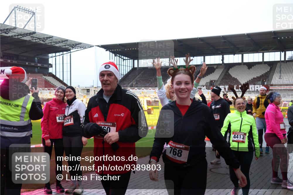 07.12.2025 - St. Pauli X-Mass-Run No. 15 Luisa Fischer http://msf.ph/oto/9389803 07.12.2025 12:06:43 Ziel 432, 1327, 15, 60, 15, 768, 37, 4413, 5, 6, 173, 189, 760, 768, 1038, 1347, 1351, 1353, 1956, 1957, 2018, 2415, 3106, 3107, 3137, 4019, 4020, 4176, 4217, 4219, 4222, 4307, 4326, 4327, 4357, 4405, 4413, 4783, 4784 meine-sportfotos.de
