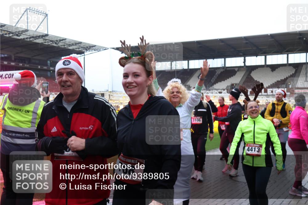07.12.2025 - St. Pauli X-Mass-Run No. 15 Luisa Fischer http://msf.ph/oto/9389805 07.12.2025 12:06:43 Ziel 15, 768, 3106, 4413, 5, 6, 173, 189, 760, 768, 1038, 1347, 1351, 1353, 1956, 1957, 2018, 2415, 3106, 3107, 3137, 4019, 4020, 4176, 4217, 4219, 4222, 4307, 4326, 4327, 4357, 4405, 4413, 4783, 4784 meine-sportfotos.de