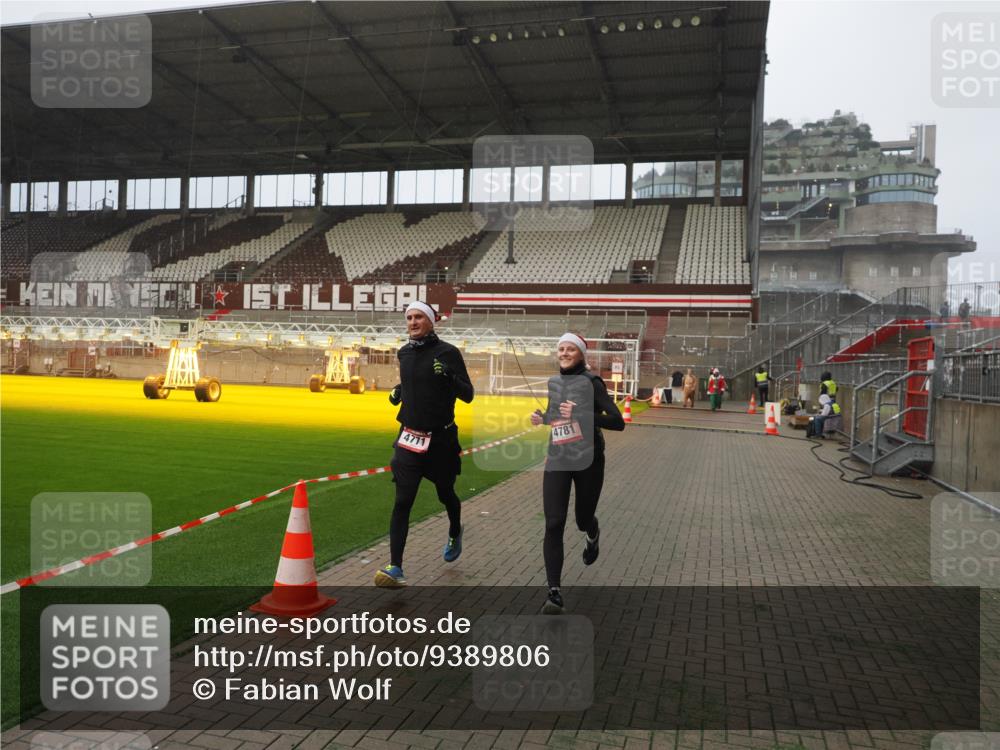 07.12.2025 - St. Pauli X-Mass-Run No. 15 Fabian Wolf http://msf.ph/oto/9389806 07.12.2025 10:22:24 Ziel 2184, 2817, 2818, 2819, 3431, 3736, 4771, 4774, 4781 meine-sportfotos.de