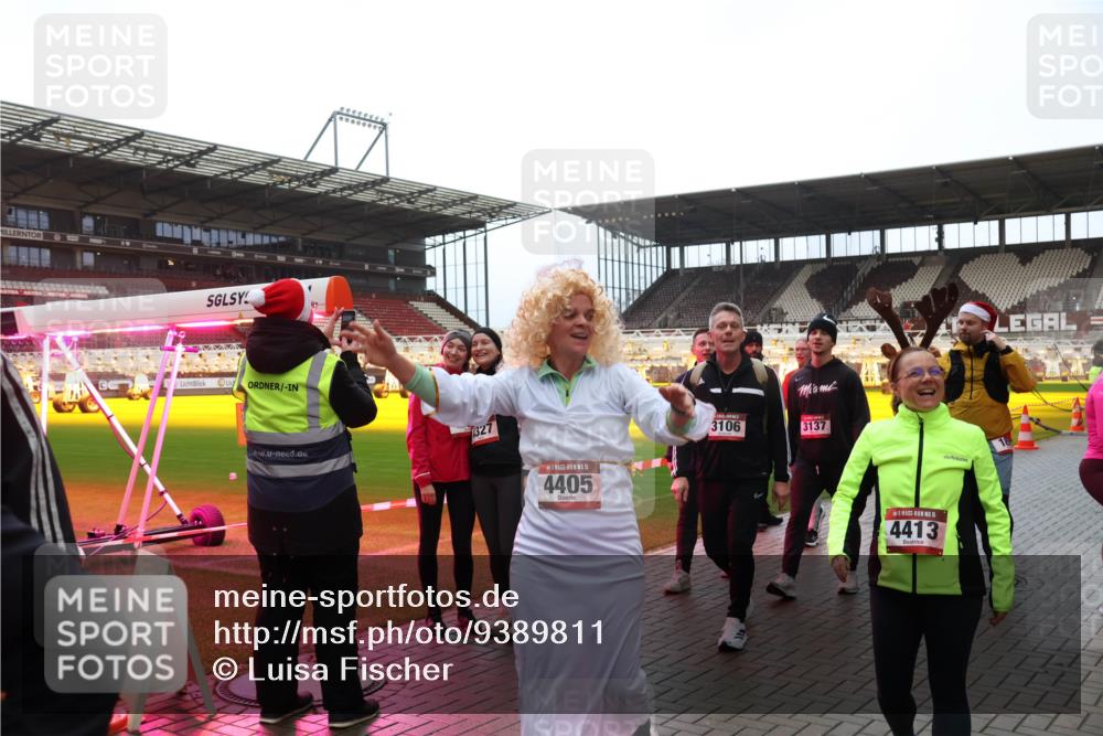 07.12.2025 - St. Pauli X-Mass-Run No. 15 Luisa Fischer http://msf.ph/oto/9389811 07.12.2025 12:06:45 Ziel 1327, 15, 4405, 3106, 3137, 15, 4413, 5, 6, 173, 189, 760, 768, 1038, 1347, 1351, 1353, 1956, 1957, 2018, 2415, 3106, 3107, 3137, 4019, 4020, 4176, 4217, 4219, 4222, 4307, 4326, 4327, 4357, 4405, 4413, 4783, 4784 meine-sportfotos.de
