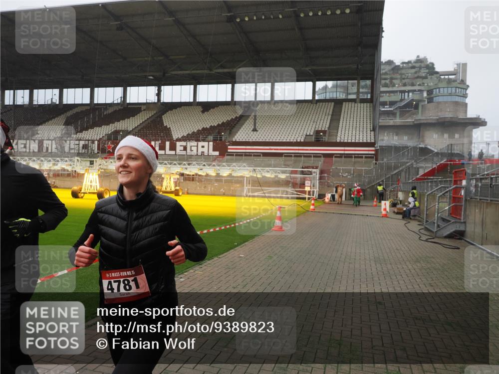 07.12.2025 - St. Pauli X-Mass-Run No. 15 Fabian Wolf http://msf.ph/oto/9389823 07.12.2025 10:22:25 Ziel 2184, 2817, 2818, 3431, 4771, 4774, 4781 meine-sportfotos.de