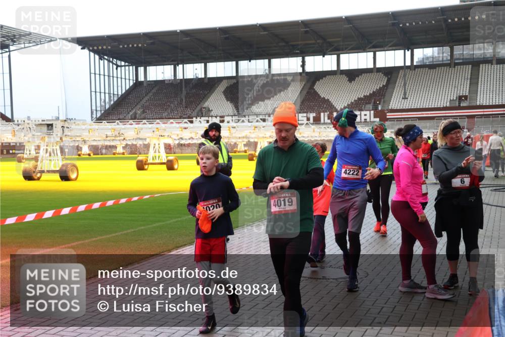 07.12.2025 - St. Pauli X-Mass-Run No. 15 Luisa Fischer http://msf.ph/oto/9389834 07.12.2025 12:06:59 Ziel 020, 15, 4019, 4222, 6, 173, 189, 276, 339, 345, 1347, 1351, 1353, 1844, 1846, 1956, 1957, 2018, 2415, 3689, 3692, 4143, 4217, 4219, 4222, 4342, 4345, 4346, 4403, 4404, 4416, 4783, 4784 meine-sportfotos.de