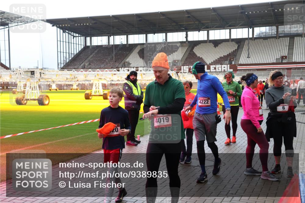 07.12.2025 - St. Pauli X-Mass-Run No. 15 Luisa Fischer http://msf.ph/oto/9389835 07.12.2025 12:07:00 Ziel 20, 4019, 15, 4222, 1217, 6, 173, 189, 276, 339, 345, 1347, 1351, 1353, 1844, 1846, 1956, 1957, 2018, 2415, 3689, 3692, 4143, 4217, 4219, 4222, 4342, 4345, 4346, 4403, 4404, 4416, 4783, 4784 meine-sportfotos.de