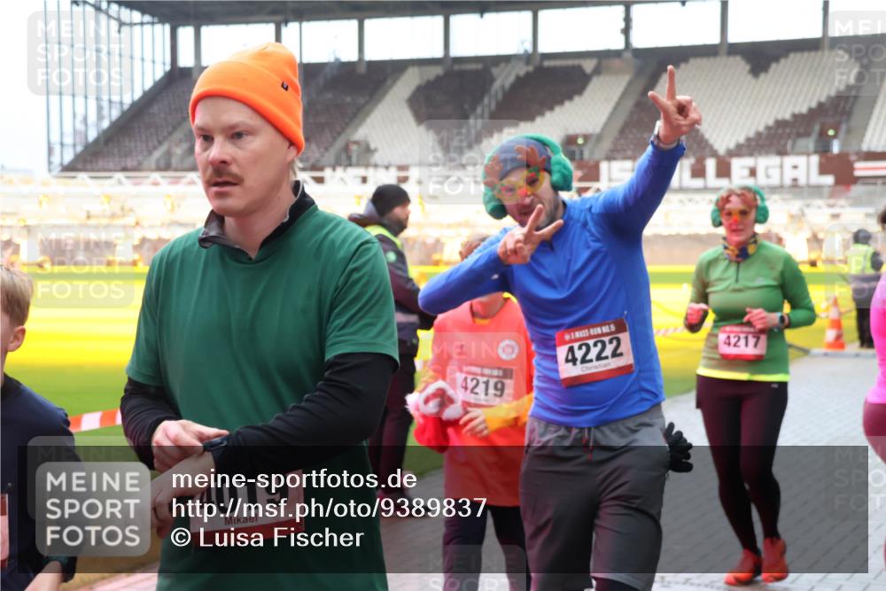 07.12.2025 - St. Pauli X-Mass-Run No. 15 Luisa Fischer http://msf.ph/oto/9389837 07.12.2025 12:07:01 Ziel 4019, 4219, 4222, 4217, 173, 189, 276, 339, 345, 1347, 1351, 1353, 1844, 1846, 1956, 1957, 2018, 2415, 3689, 3692, 4143, 4217, 4219, 4222, 4342, 4345, 4346, 4403, 4404, 4416, 4783, 4784 meine-sportfotos.de